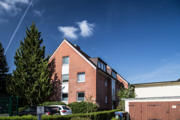 Helle 2 Zimmer Dachgeschosswohnung, Schönningstedter Straße 55b, 21465 Reinbek